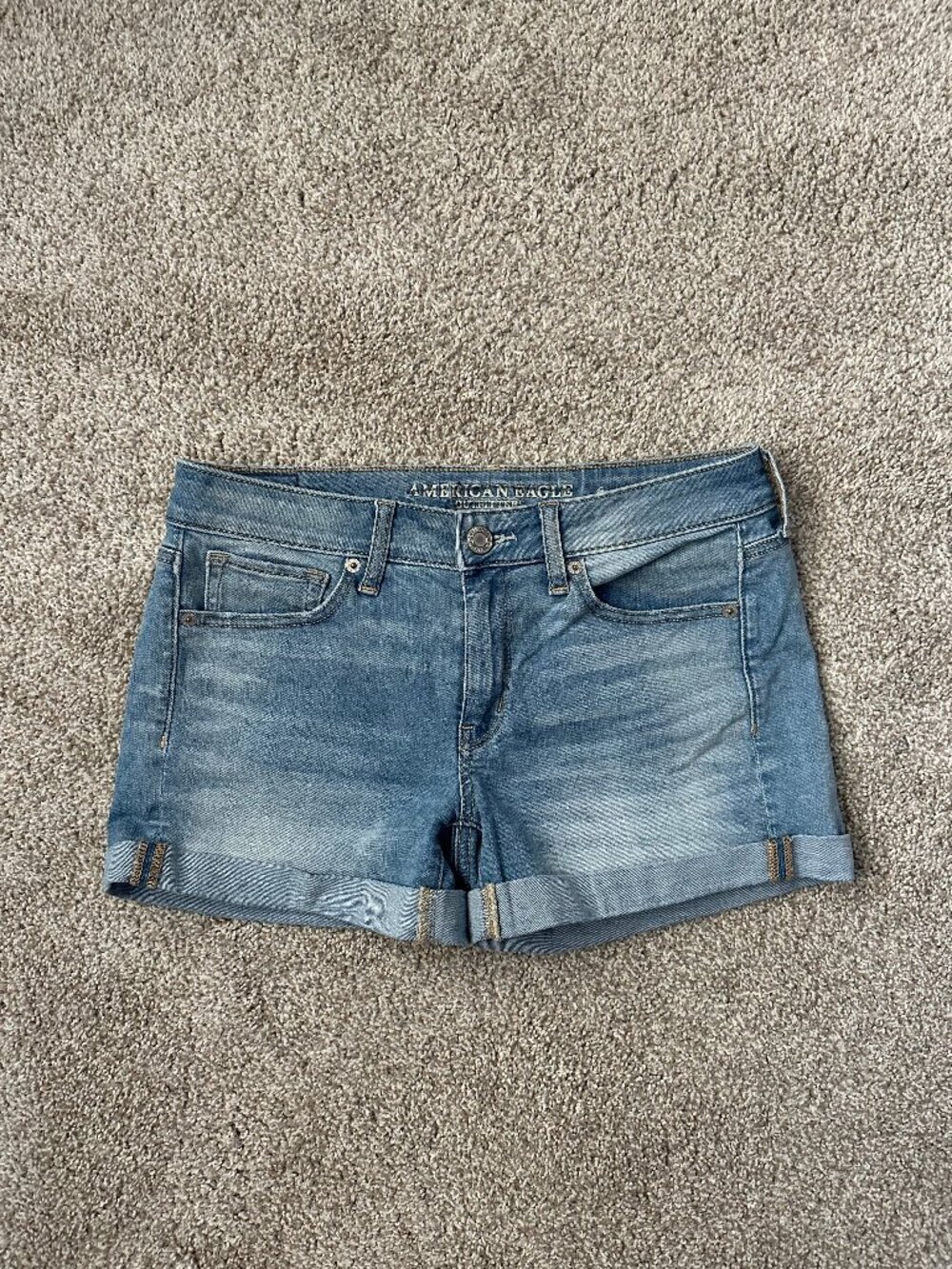 american eagle light wash midi shorts 🤍 6
